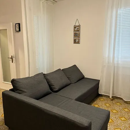 Gino Apartment *